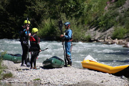The Packraft is synonymous with adventure, space and freedom! 
To make this dream come true, we offer Autonomy courses to help you acquire the right reflexes in safety and river navigation techniques.